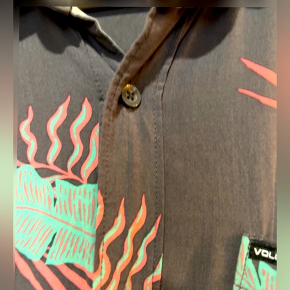 Volcom Mens Shirt Gray Pink Acid Blue Feathers  Button Down Surf Skate Beach - Picture 5 of 6